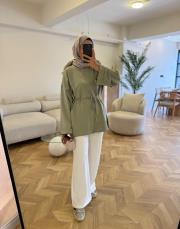 çağla dikiş detaylı yırtmaçlı sweatshırt