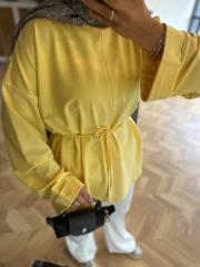 sarı dikiş detaylı yırtmaçlı sweat 3