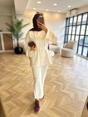 beyaz dikiş detaylı yırtmaçlı sweat