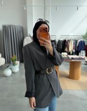 gri yakasız kruvaze kemerli blazer ceket 3