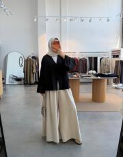 siyah nakış detaylı v yaka gömlek 2